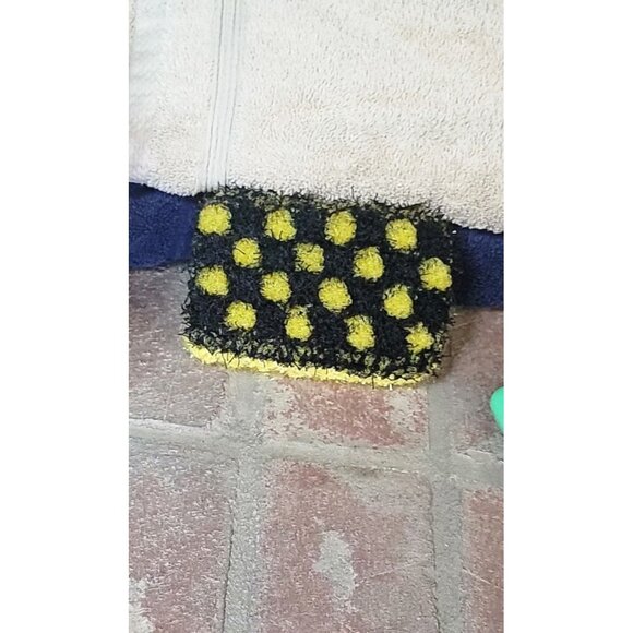 Black and Yellow Kitchen Scrubby - Picture 3 of 7